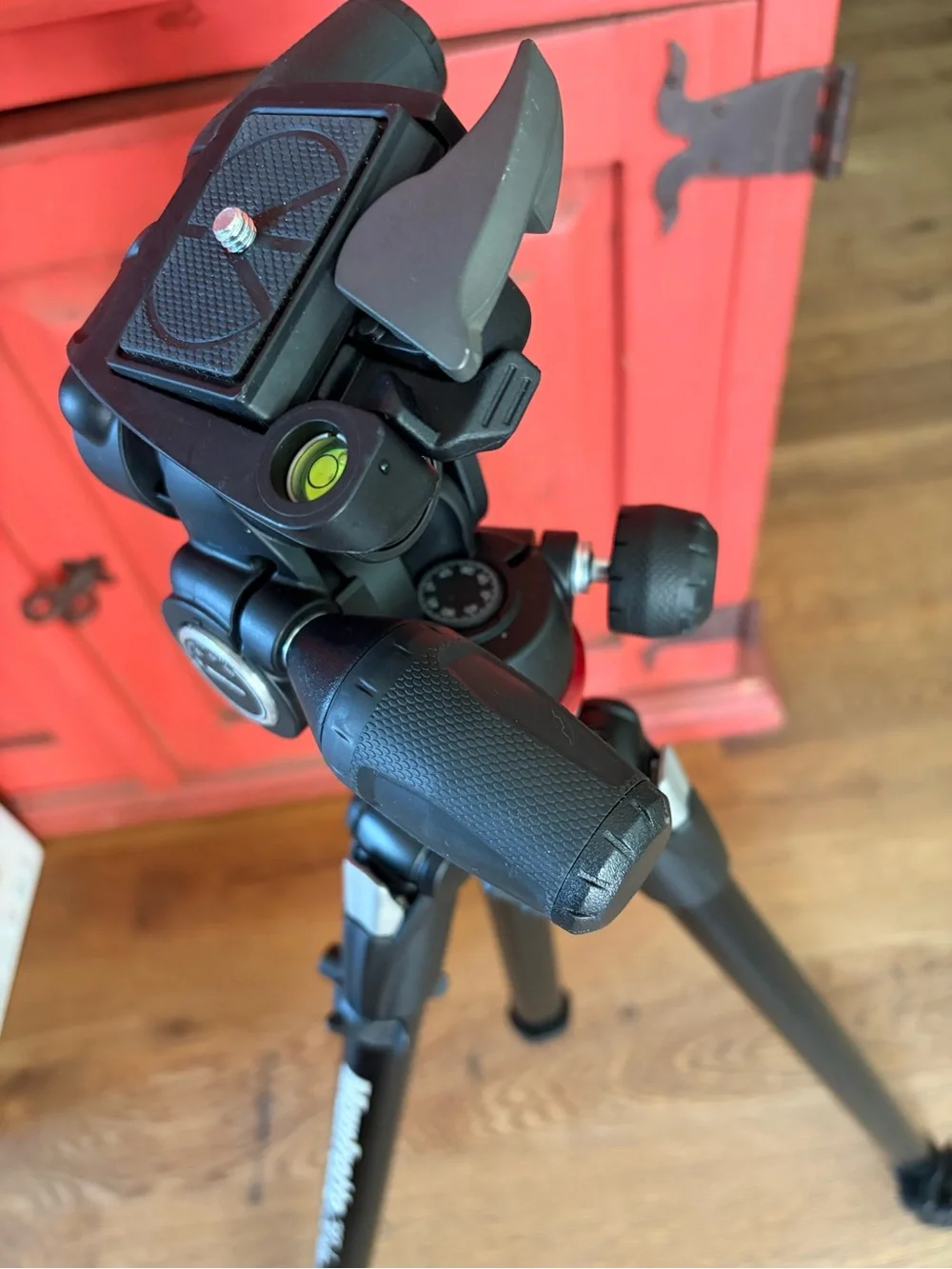 Manfrotto tripod with case MH804-3WUS
